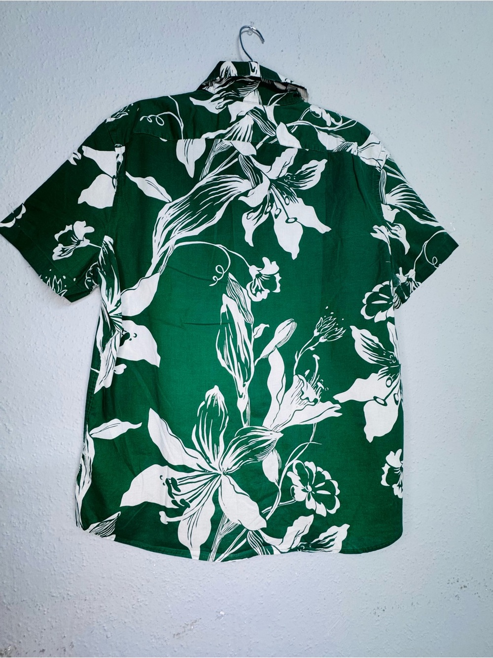 Express Green Floral Short-Sleeve Button-Down Shirt - Picture 6 of 8